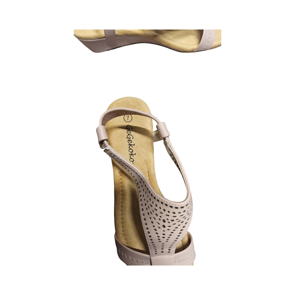 NWOT Cream Boho Sandals with T Strap and Open-Toe Design Size 7 - Picture 4 of 8